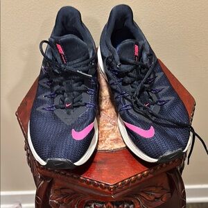 Nike Women's Navy andPink Athletic Shoes like New